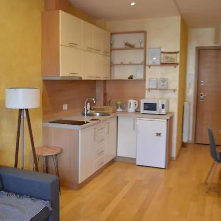 Diamond Kalman, Apartman *