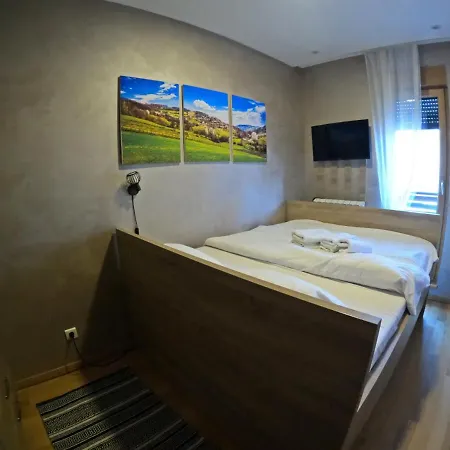 Diamond Kalman, Apartman